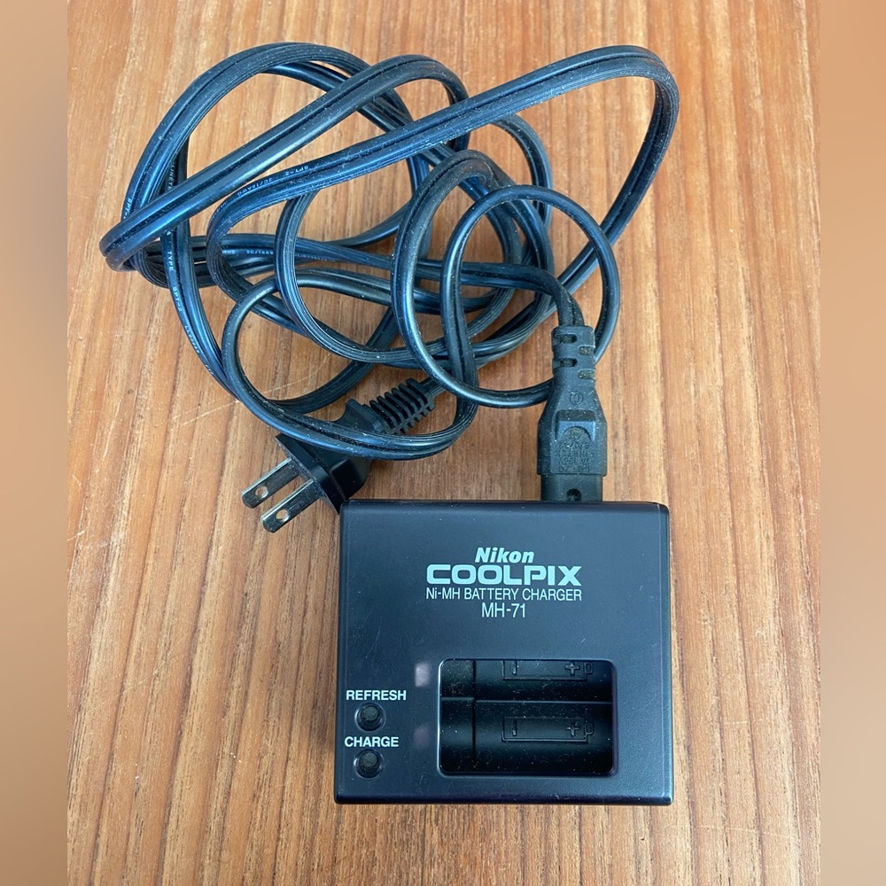Nikon Coolpix Ni-MH Camera Battery Charger MH 71